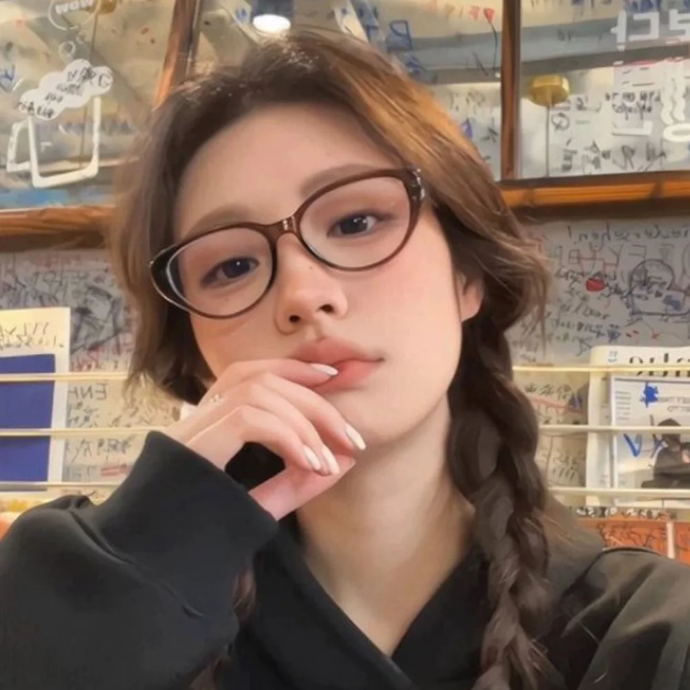 نظارات كمبيوتر بإطار عين القط للنساء ، مضادة للضوء الأزرق ، حجب النظارات المسطحة ، موضة الفتيات ، نظارات خفيفة للغاية كلاسيكية