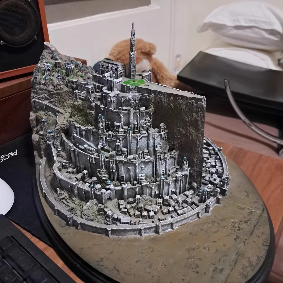 

Лорд Большой размер Белый город Замок Минас Тирит Статуя из смолы Коллекция Модель Высокое качество Фигурки домашний декор орнамент