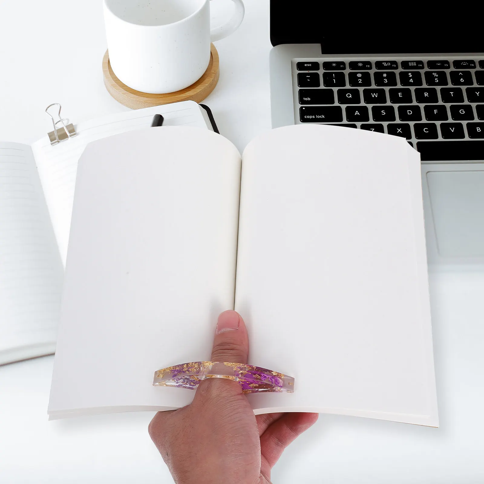 3Pcs Dried Flower Resin Thumb Book Brace Functional Stylish Page Holder for Readers Writers Bookworms Reading Accessories