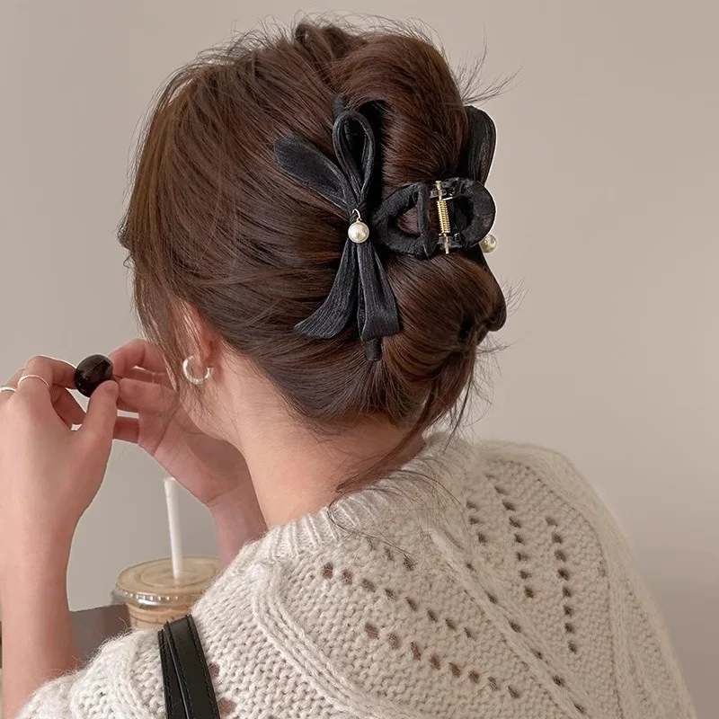

2025 New French Elegant Pearl Bow Clip for Women's Summer Simple Temperament Back of The Head Hair Shark Clip Headpiece