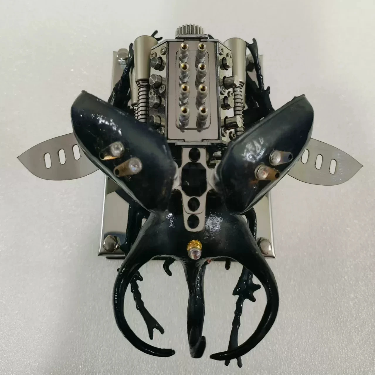 Mechanical species beetle V8 doomsday sense mechanical toy bionic model computer ornaments toy gifts for friends