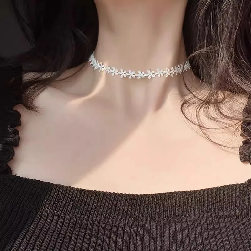 Small Flower Lace Choker Necklace Black White Short Collarbone Chain Dainty Gothic Elegant Adjustable Chocker Vntage Ribbon