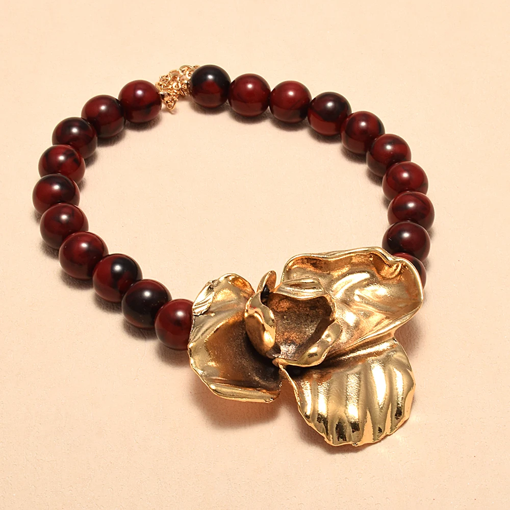 

Fashion Metal Large Flower Resin Beads Choker Necklace for Women Personality Gold Color Rose Beaded Necklace 2024 Jewelry