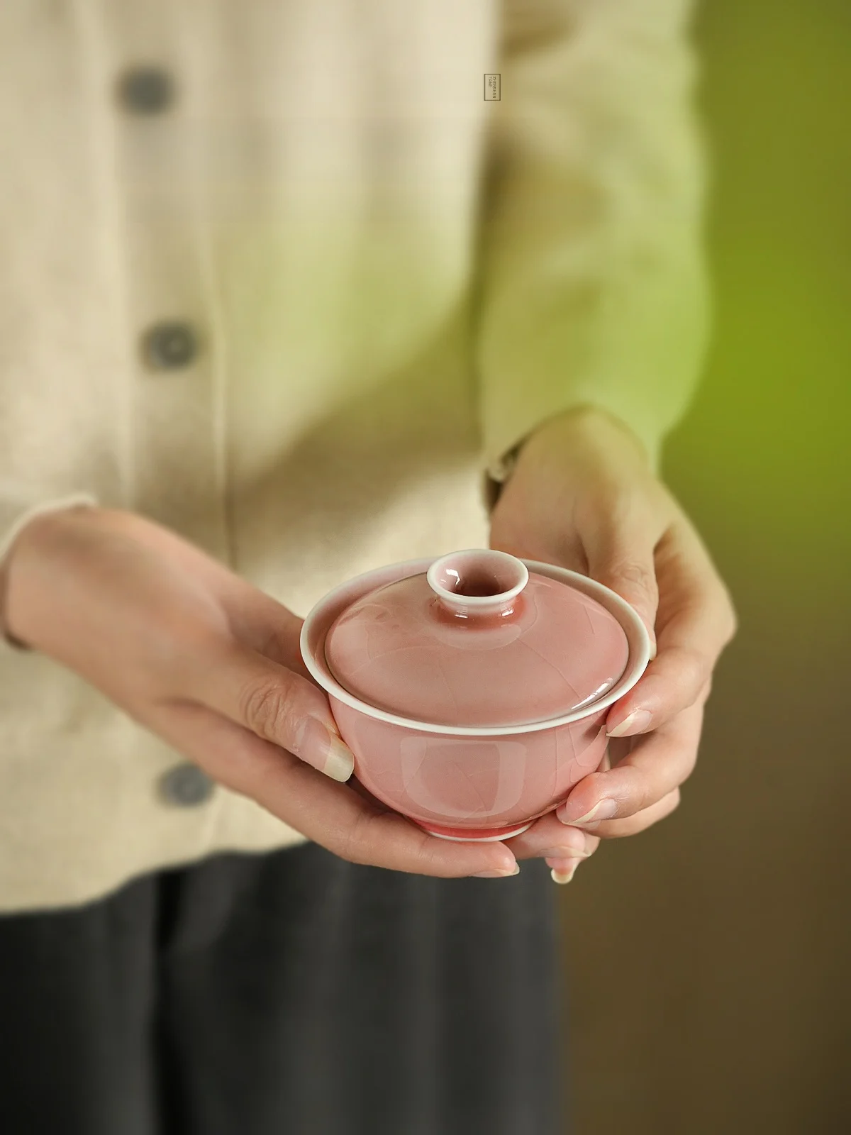 

Чайный набор из Цзиндэчжэня ручной работы: чаша с крышкой, прибор для заваривания чая, глазурь «Красная фасоль» с детским рисунком, 30 мл, столовые приборы