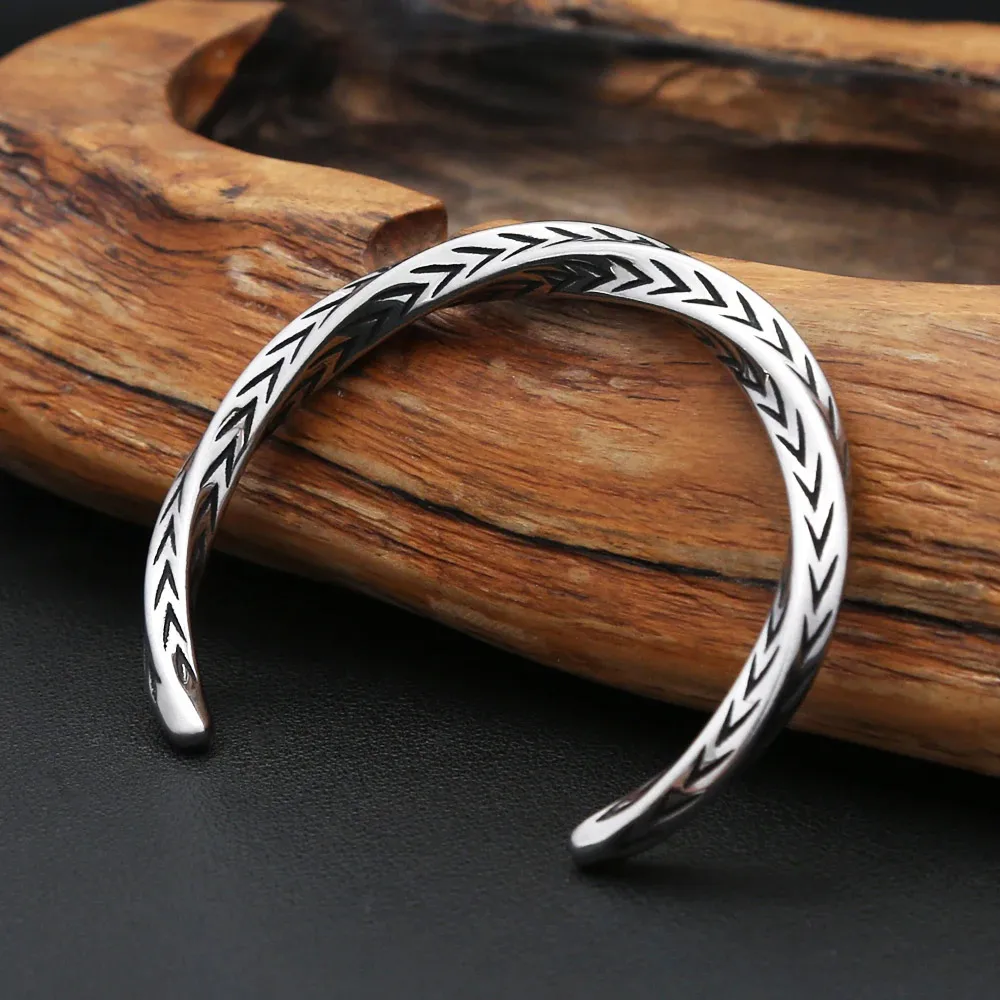 Vintage Twisted Feather Prickly Open Bracelet Stainless Steel Silver Adjustable Men And Women Sports Fashion Jewelry Gifts
