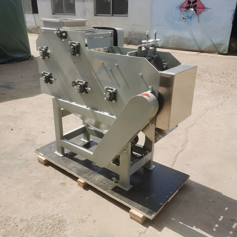 Automatic shelling machine cracking shelled cashew nuts