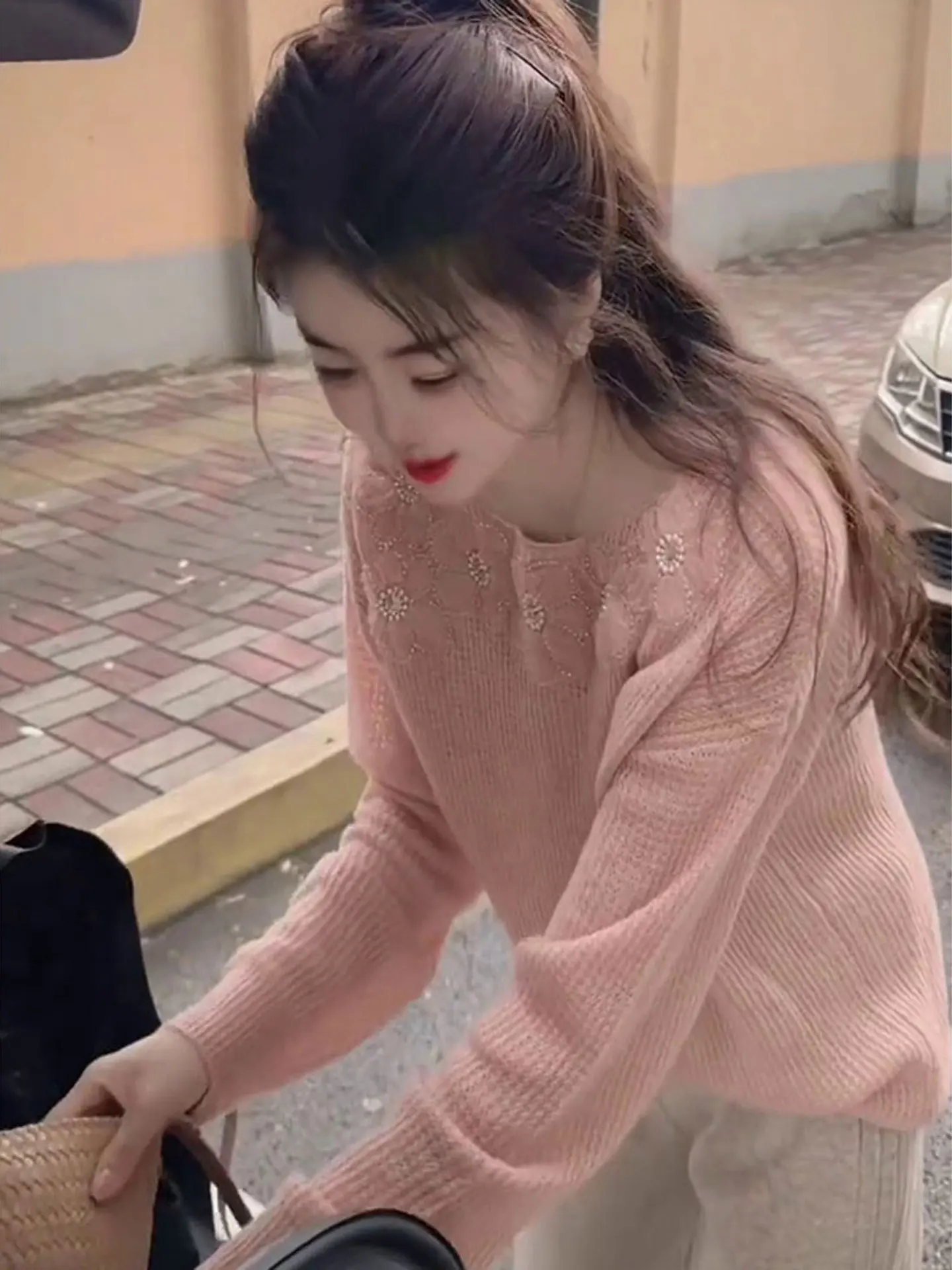 Early Autumn Korean Style Short Pink Knitted Sweater Unique Beautiful Maturity Fashionable Pearl Design Soft round Neck Top