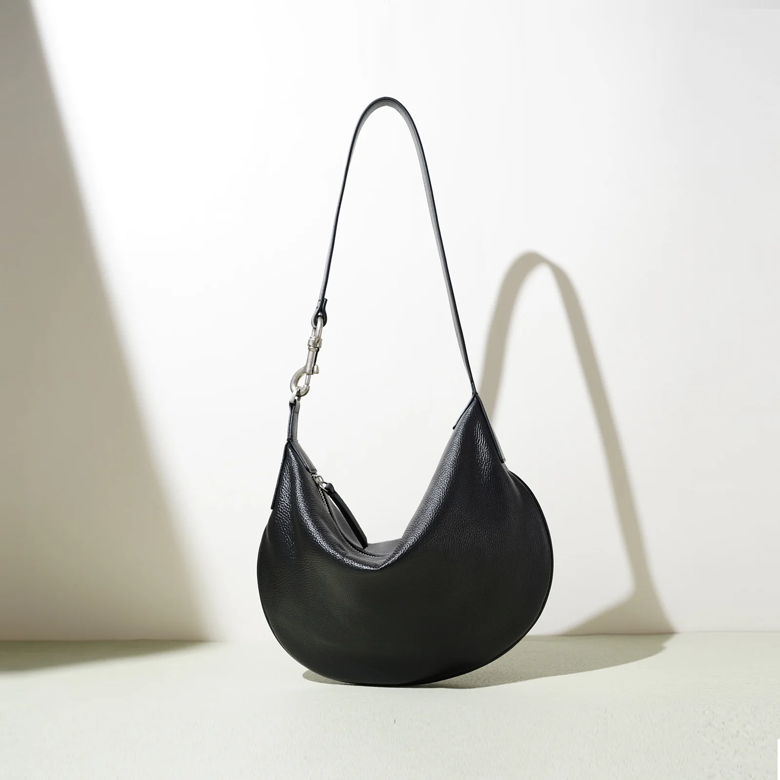 

2026 Genuine Leather Minimalist Versatile Single-shoulder Bag Laid-back Large Capacity Hand-held Dumpling Designer Luxury Bag