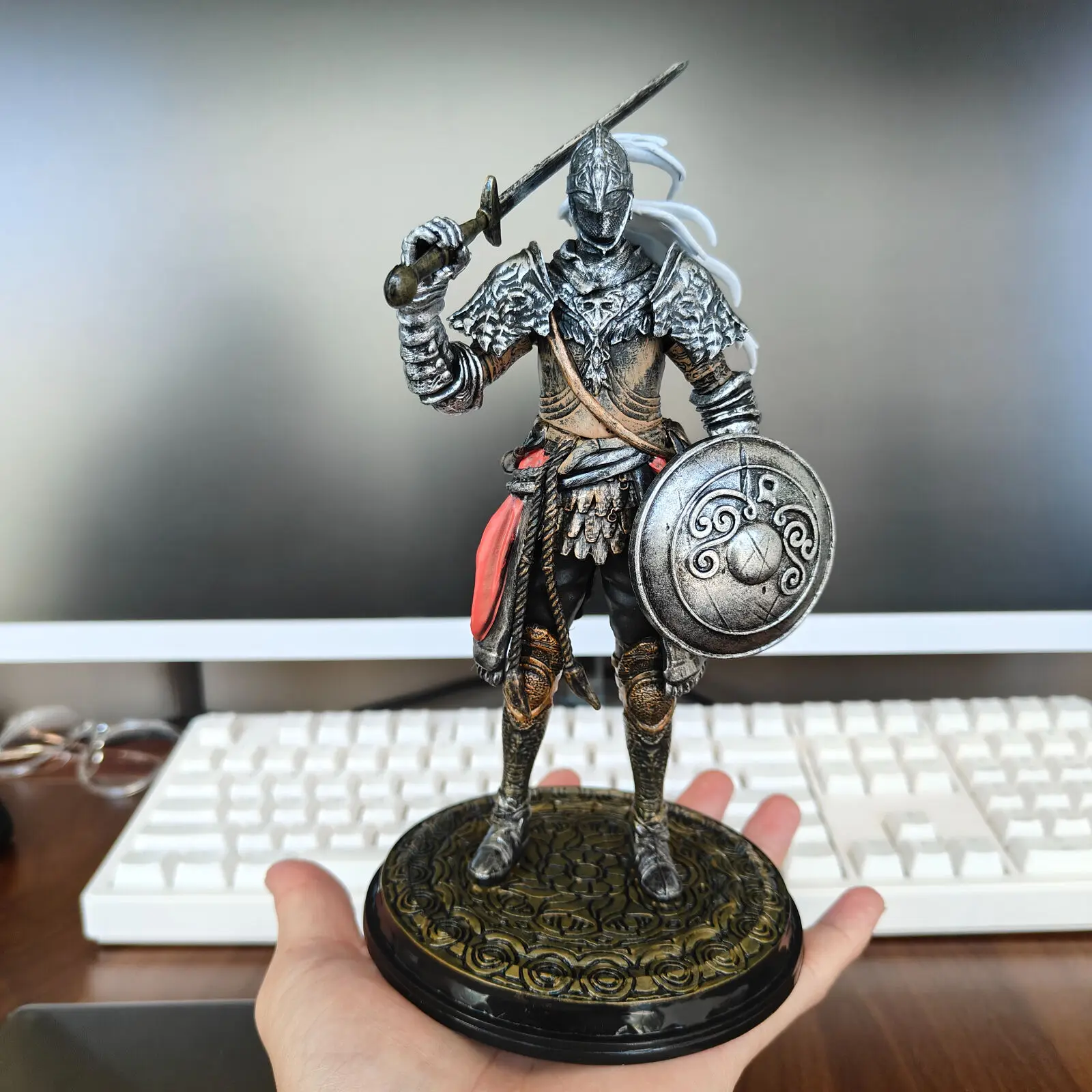 The Elden Ring White Wolf Battle Dark Souls Figures Siegmeyer Black Knight Faraam Action Figure Model Toy Desktop Ornament Gifts