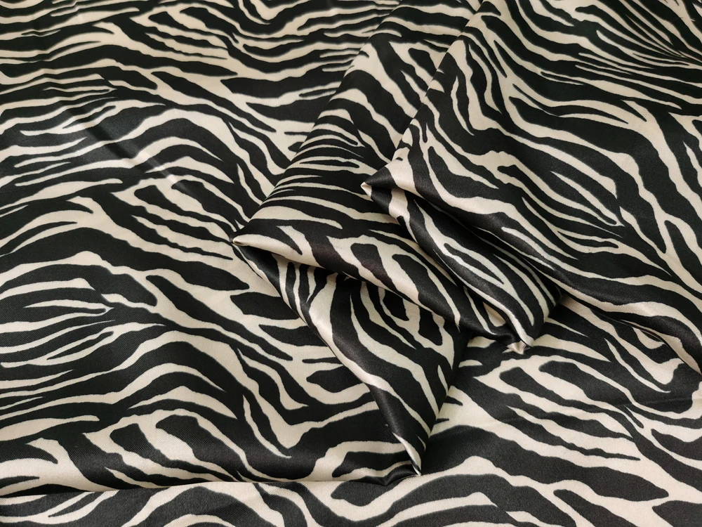 1 Meter x 1,48 Meter gestreifter Zebra-Satin-Druckstoff, weiches Futter – Detail 13