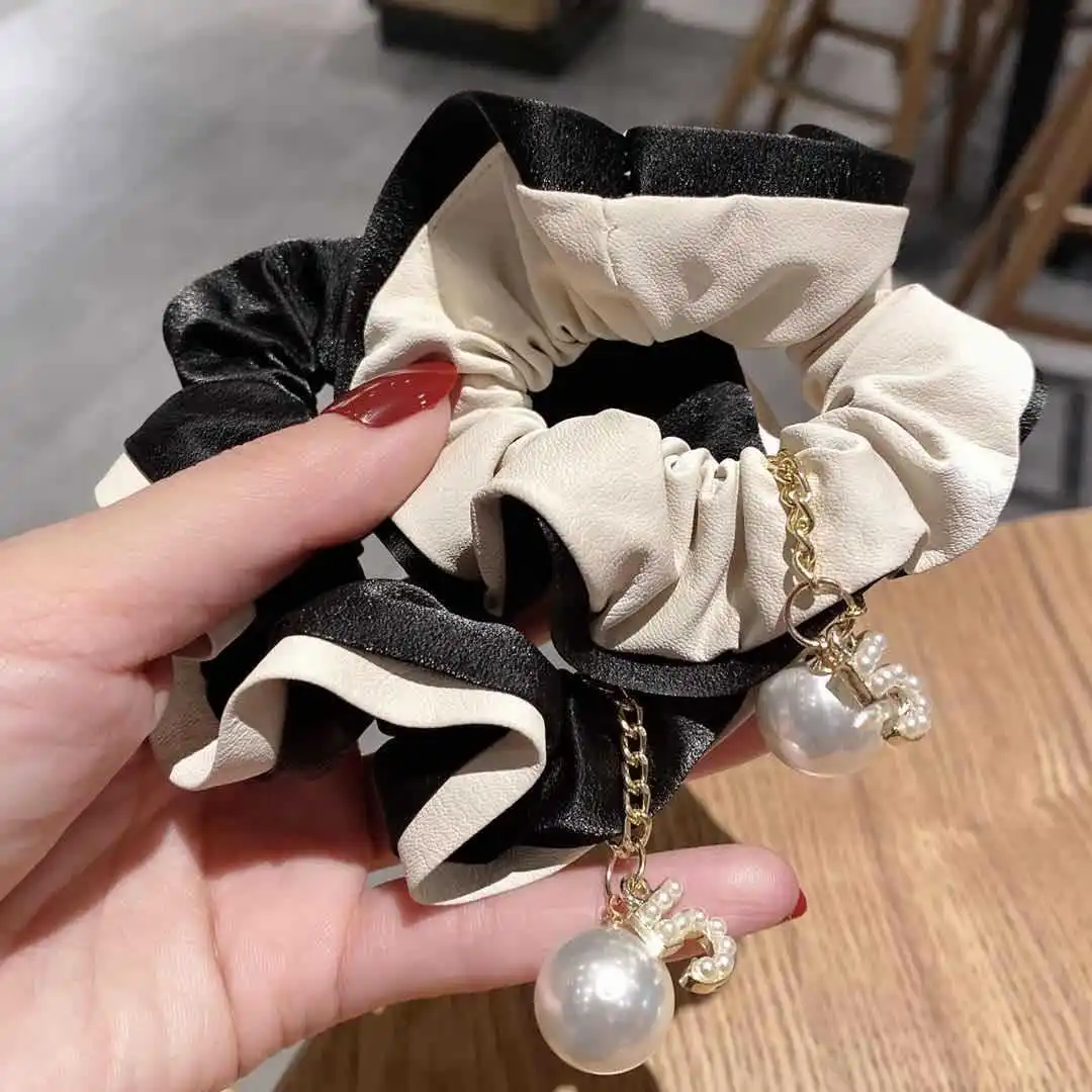 Fashion CC Hair Scrunchies Hair Ties Hair Bands Hair Ropes Hair Accessories Scrunchy Ponytail Holder with Pearl Pendants for Wom