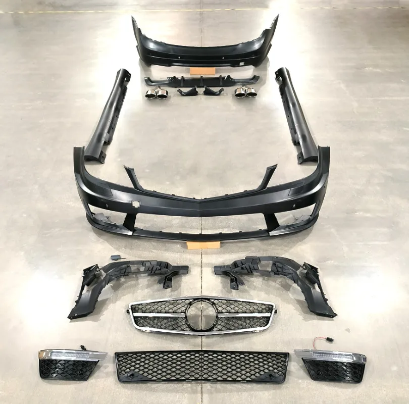 

High-Quality ForMercedesBenz W204 C-Class C180 C200 C260 C300 C63 AMStyle Carbon Fiber Body Kit 2011-2013