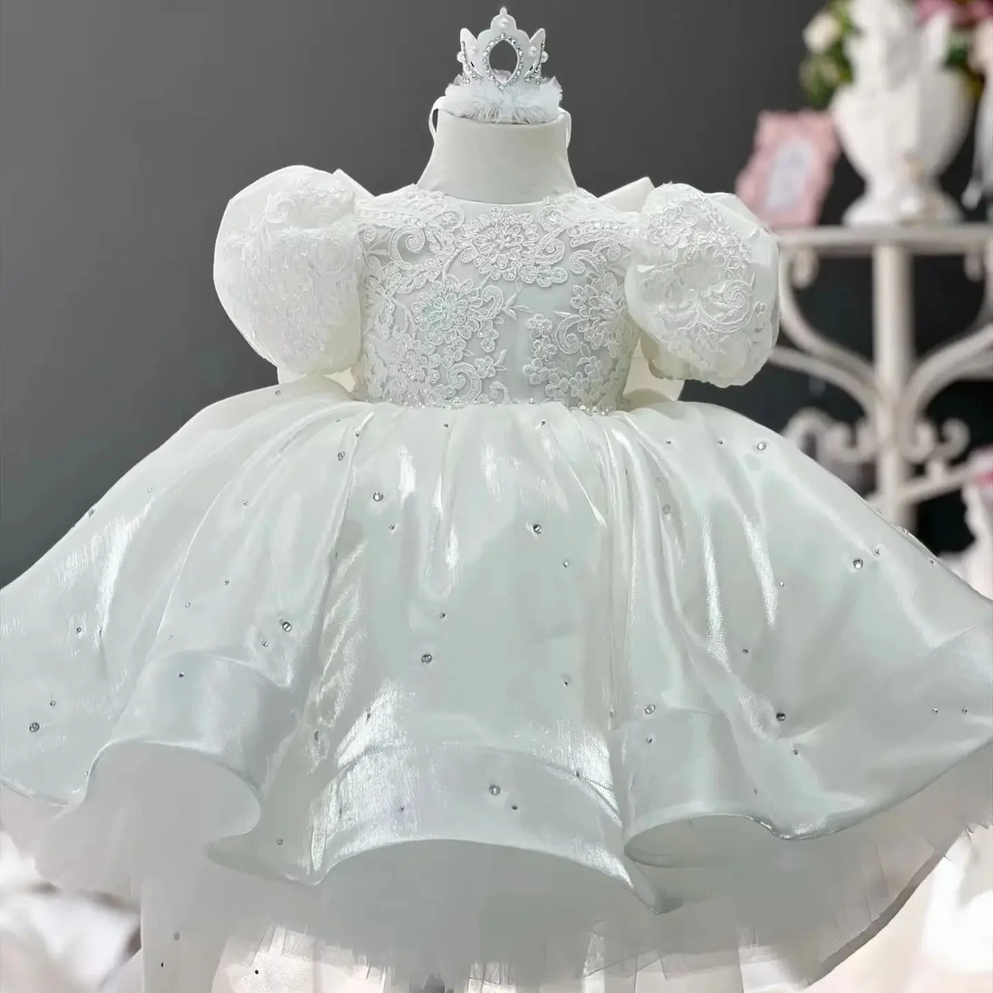 

Customized Princess Flower Girl Dresses For Wedding Appliques Crystal With Bow Fluffy Kids Birthday Party First Communion Gown