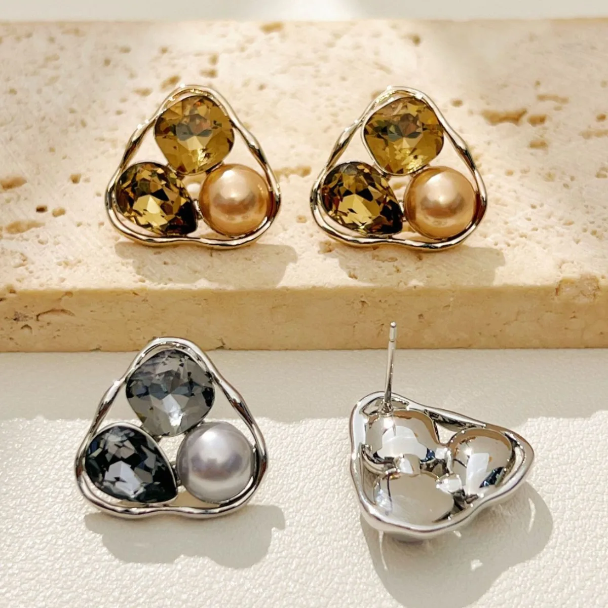 High-end triangle earrings, elegant crystal earrings, niche and versatile earrings