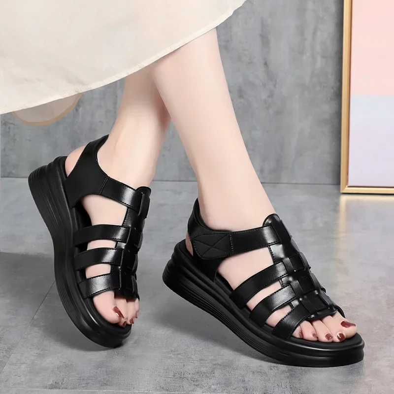 4cm Comfortable Soft Leather Shoes Thick Bottom Platform Sandals 2024 Summer Womens Med Heels Gladiator Sandals for Mom