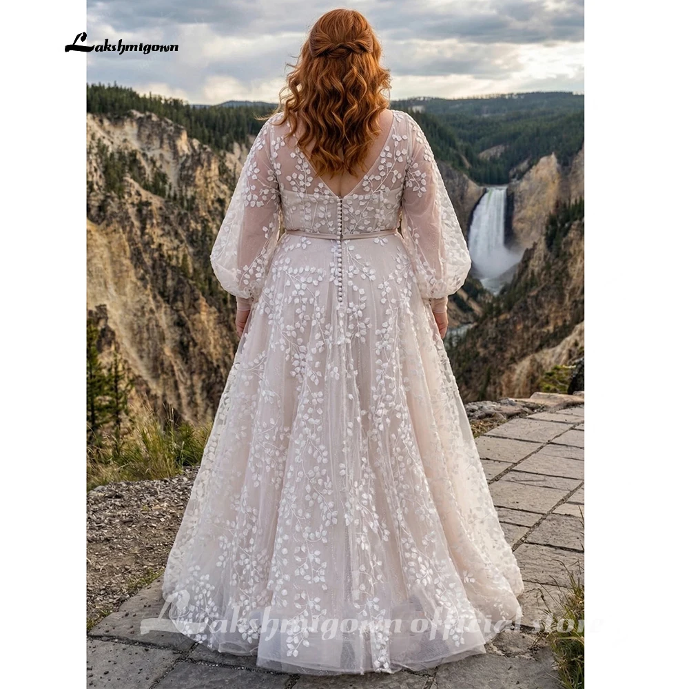 Lakshmigown Plus Size Spitzen-Hochzeitskleid mit Puffärmeln, V-Ausschnitt, A-Linie, bodenlang, Brautkleid für große Frauen, maßgeschneidert. – Detail 6