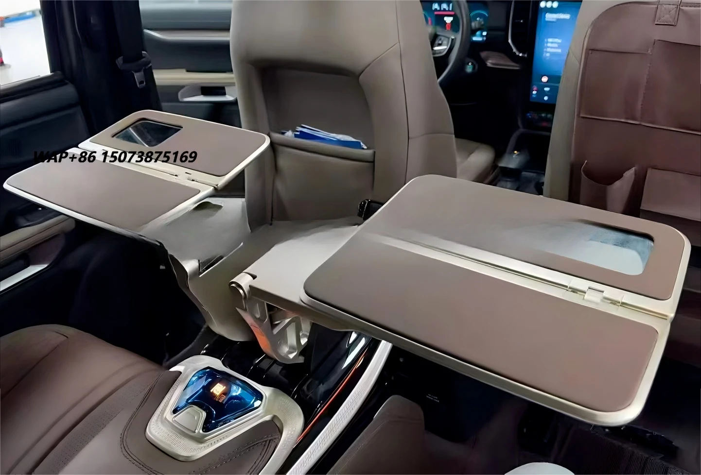 Luxury Middle Row VIP Aero Car Seat with Center Console with Foldard Tray Table for Innova Hycross
