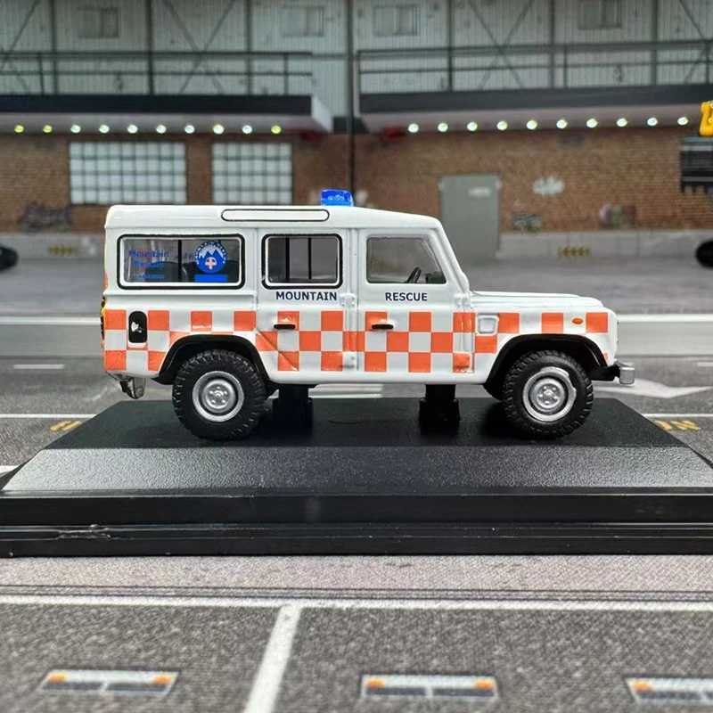 Diecast OXFORD 1:76 Scale Land Rover Mountain Rescue Jeep Off-road Vehicle Alloy Car Model Collectible Toy Gift Souvenir Display