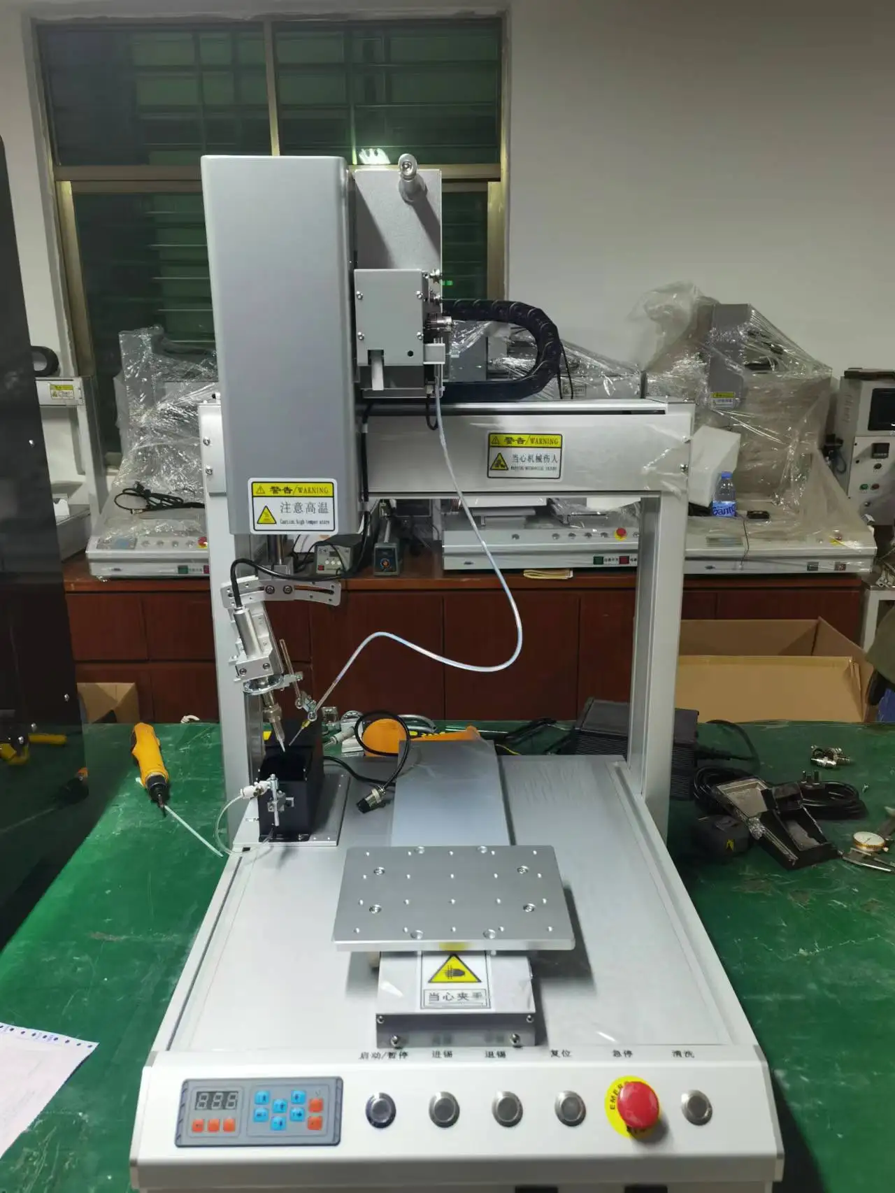 Automatic Robotic Soldering Machine For PCB Factory Temperature Adjustable Automatically Feeding Solder Wire