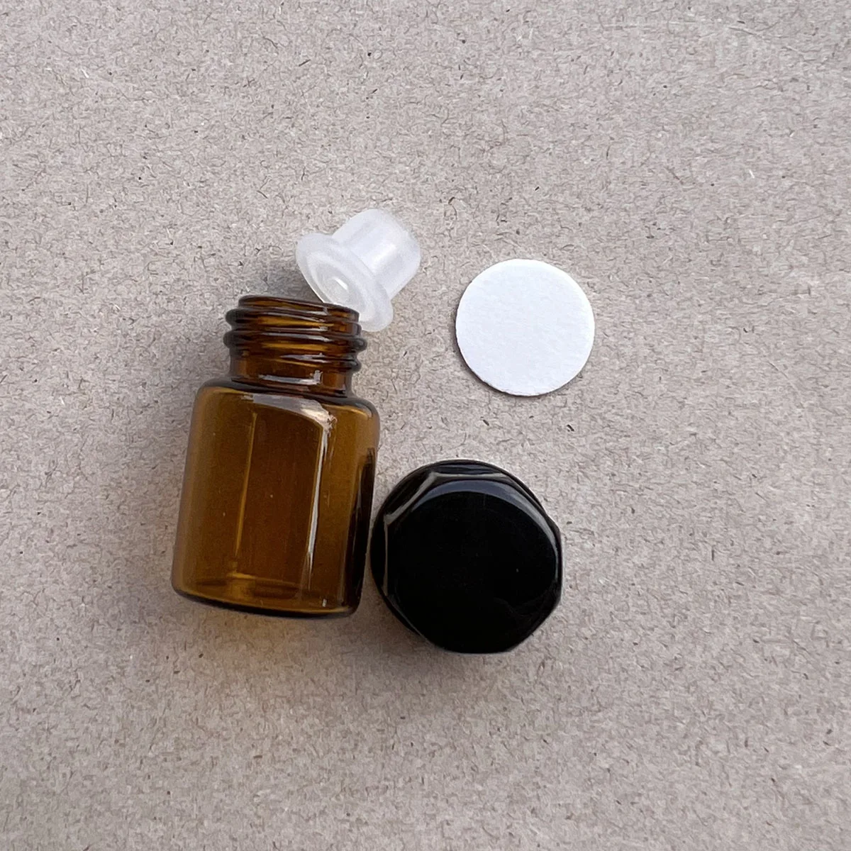 

1100х 2мл Янтарные бутылки с крышками