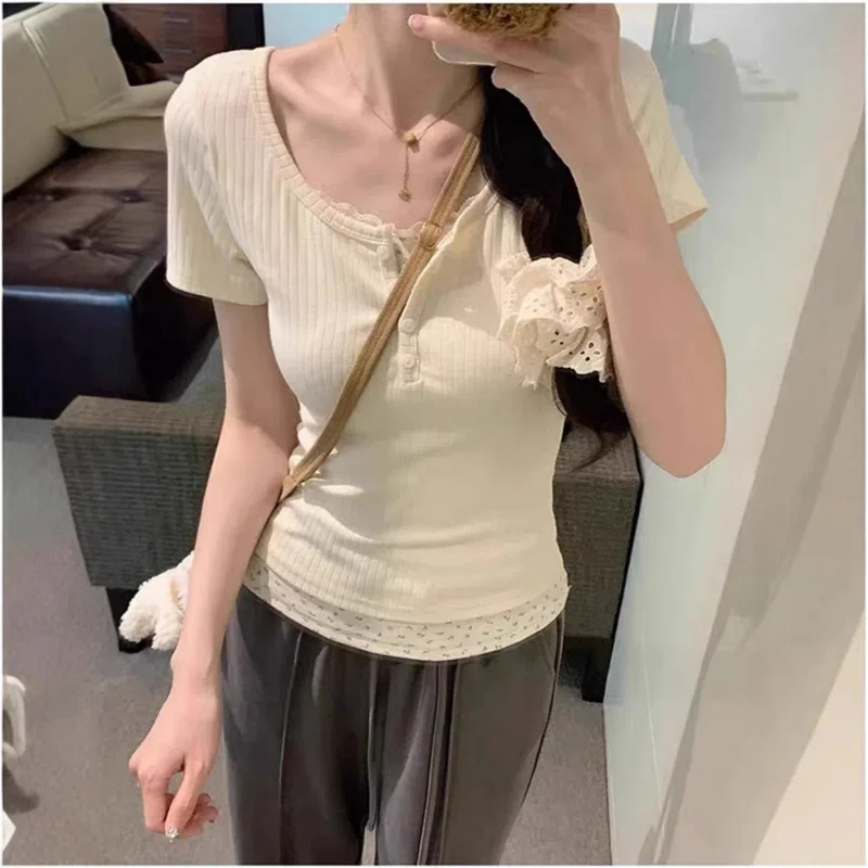 

Lace Floral Splicing Fake Two-piece Short-sleeved T-shirt for Women in Summer Small Slim-fitting Pure Base Shirt Top