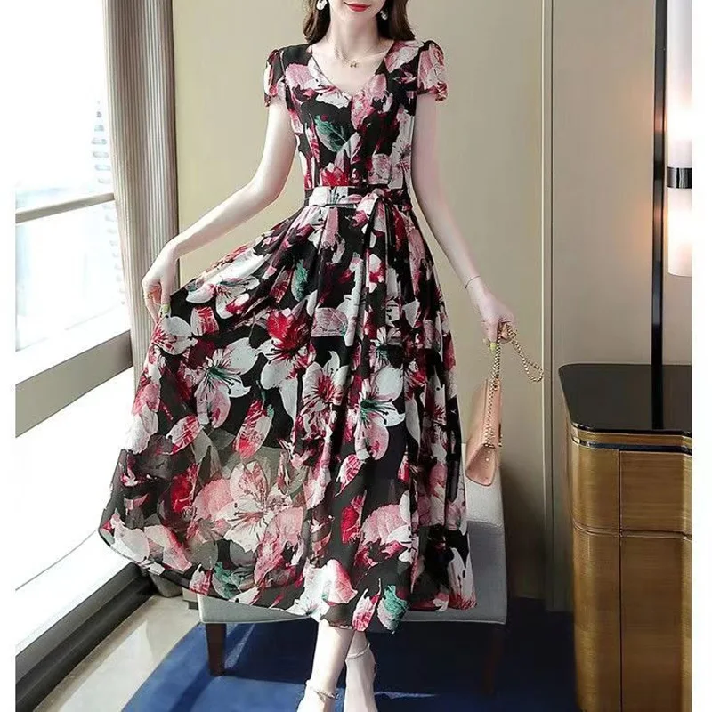 2023 New Summer Fashion Exquisite Celebrity Fantasy V-neck Printed Waist Fit Covering Belly Casual Resort Vintage Dress