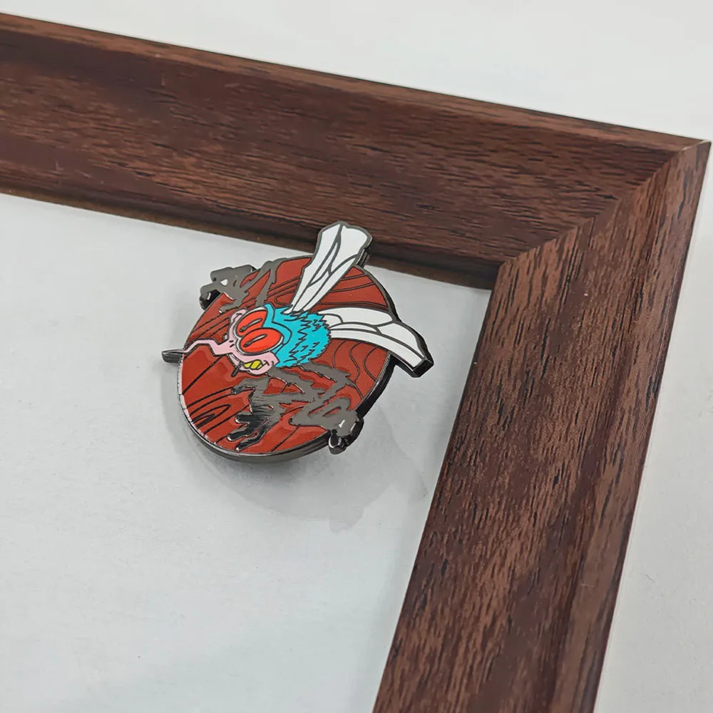 AC Fly On The Wall Emaille-Pins Vintage Hard-Rock-Band-Logo Broschen Lustige Fliegen-Mücken-Abzeichen Rucksack-Anstecknadel Fangeschenk – Detail 6