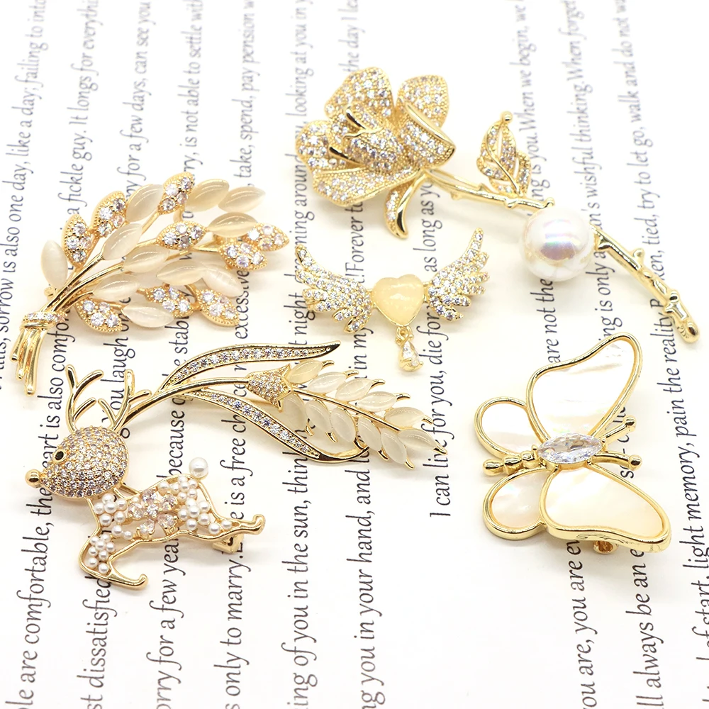 

Elegant Rhinestone Brooch Milky White Love Angel Wings Rose Camellia Fashion Pin Personality Party Wedding Jewelry High Quality