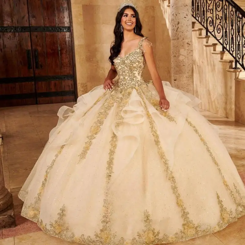 Classic Ball Gowns Quinceanera Dresses for Girls V-neckline Spaghetti Straps Lace Appliques Ruffles Lacing Up Tulle