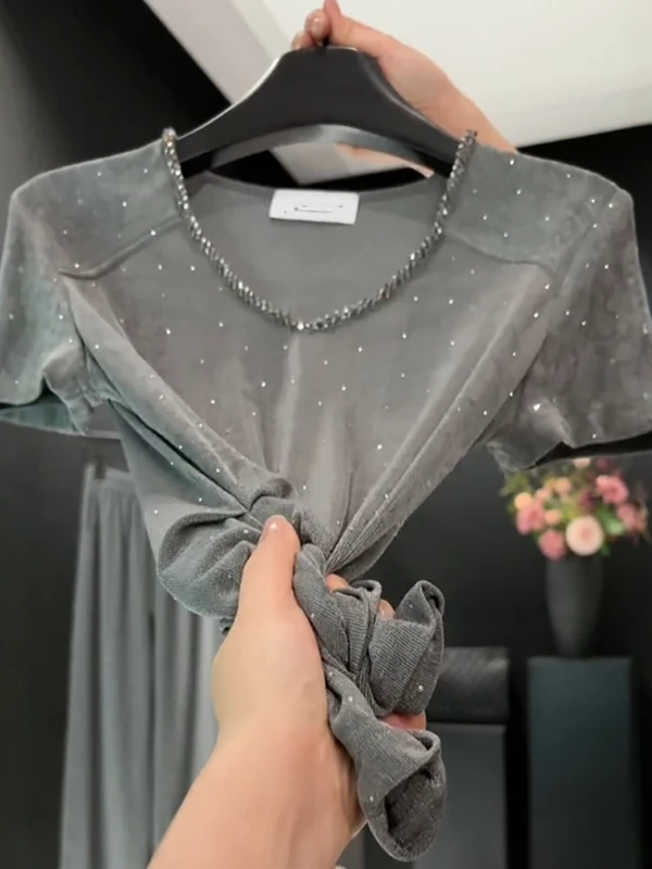 Cseta Fena Plus Size com Decote em V e Manga Curta, Estilo Slim Fit com Cintura Ajustada, Versão Coreana para o Verão