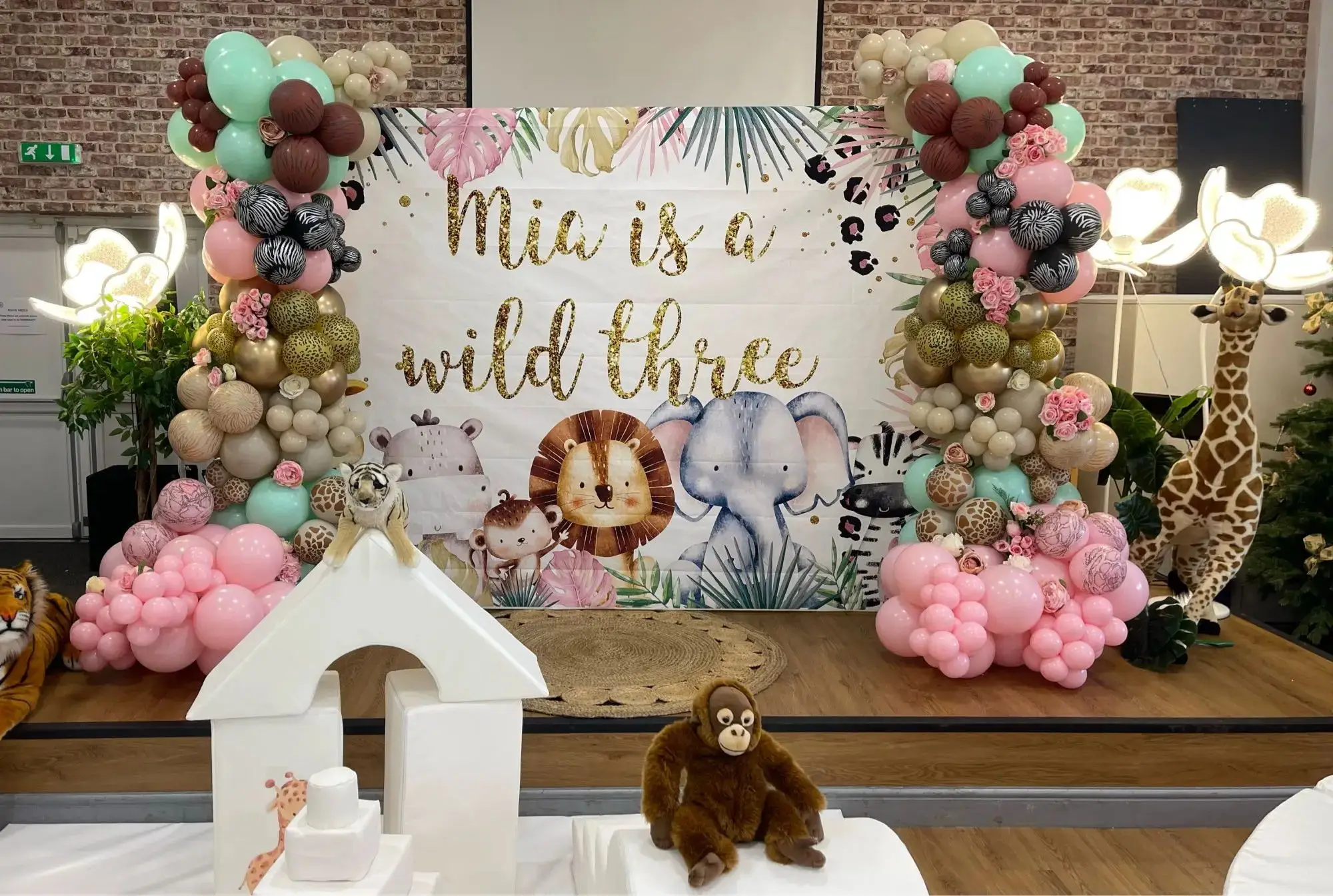 熱帯のジャングルのサファリの背景,最初の誕生日パーティーの写真の背景,野生の森の動物,新生児の出生前のパーティー