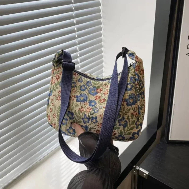 

Casual Artistic Printing Underarm Niche Literary Niche Shoulder Fashion Bag Women 2025 New Tote Bag Only Beautiful Women Bag