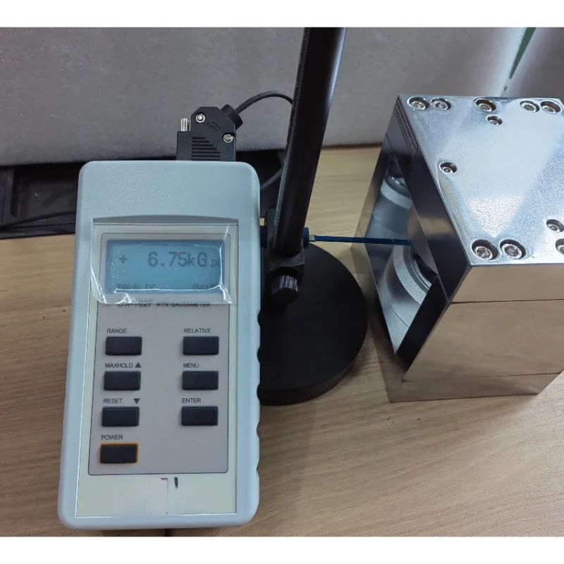 Portable Gauss meter, magnetic field detector