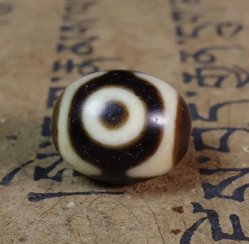 

Darlow Tibet Old Agate 3 Eye DZI Beads Amulet Small Bead GZI #3518