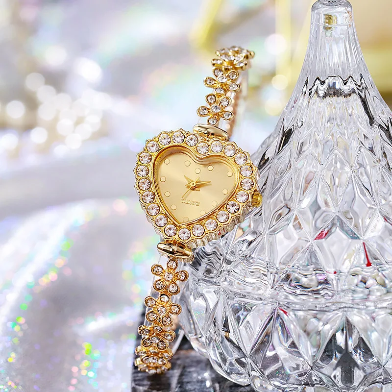 Requintado relógio de quartzo em forma de cuore feminino، مودا الأنثوية، sem caixa