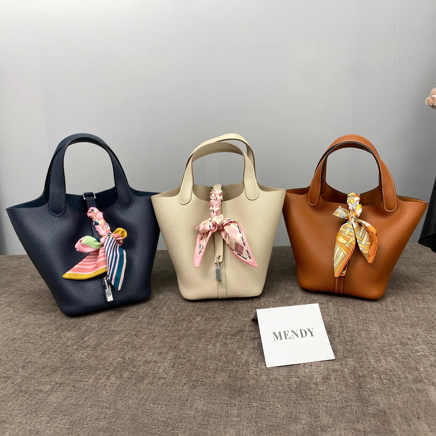 

Genuine Leather Bucket Bag Designer Luxury Women's Crossbody Bucket Purs 18CM High End Quality Semi Handmde TC Cow Hide Master