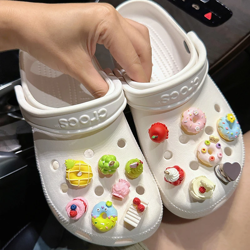 女性と女の子のためのドーナツチャーム、靴の装飾、パーティーアクセサリー、子供へのギフト、DIY