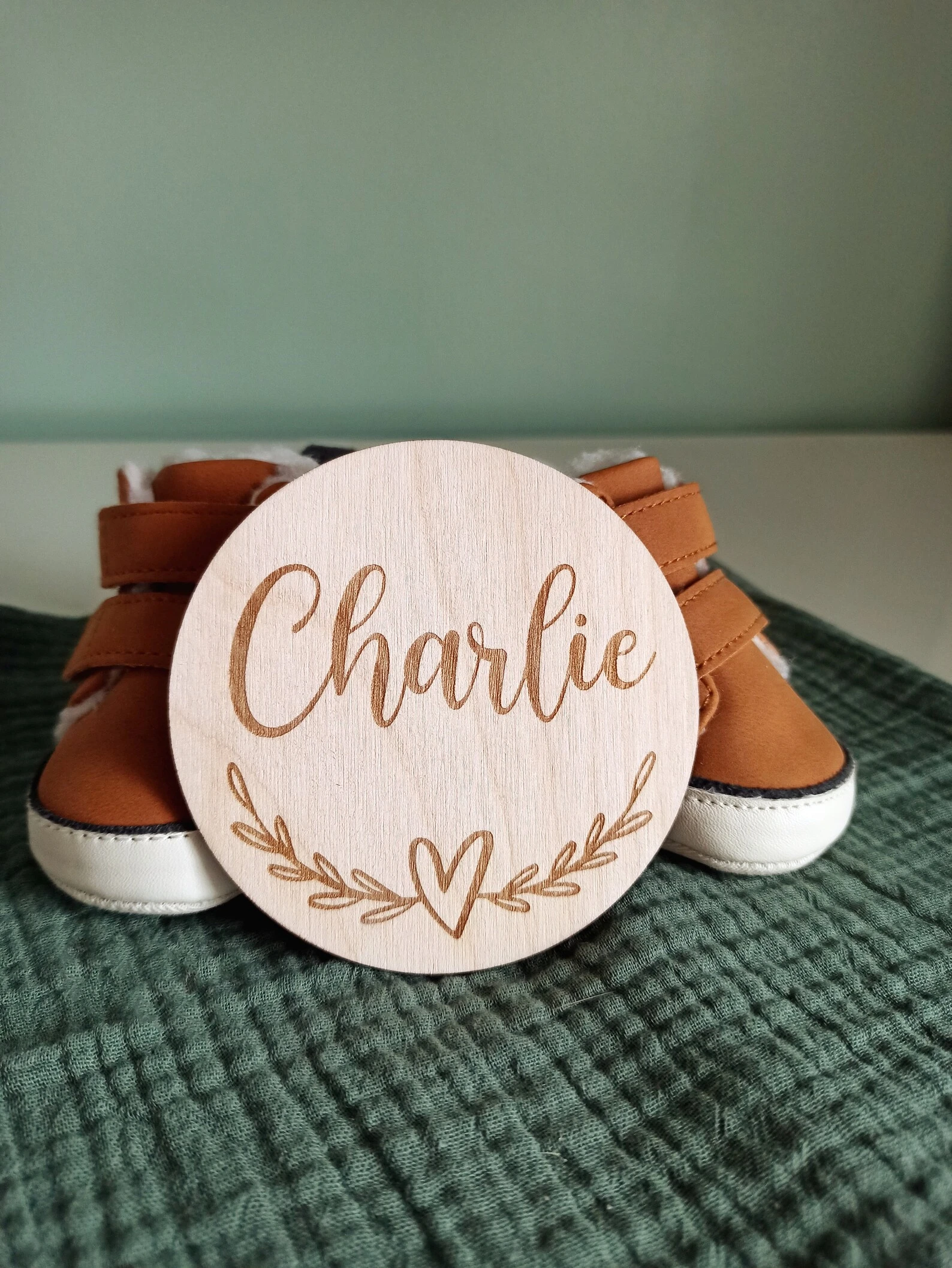 Personalized wooden heart welcome card / Birth milestone card / baby child first name / mother pregnancy birth gift