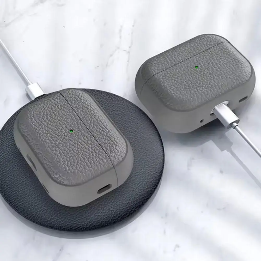 حافظة لهاتف AirPods Pro 3 2025 غطاء حماية من جلد الليتشي الناعم من مادة البولي يوريثان الحراري لأجهزة AirPods Pro 3 مع حبل قصير