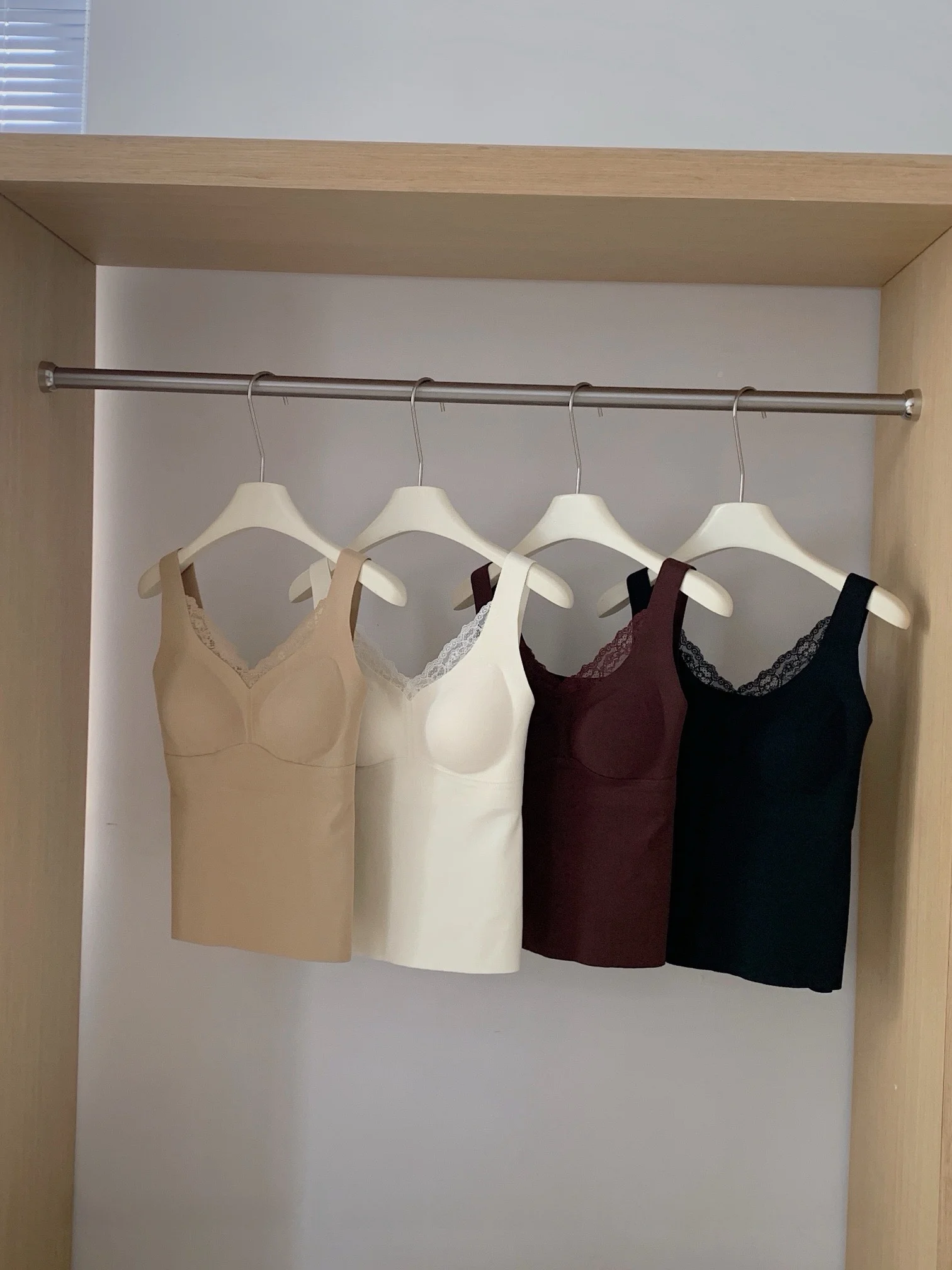 秋冬セクシーレース暖かいベストストラップ付きレディース内蔵胸パッドワンピース下着薄手ベースレイヤー