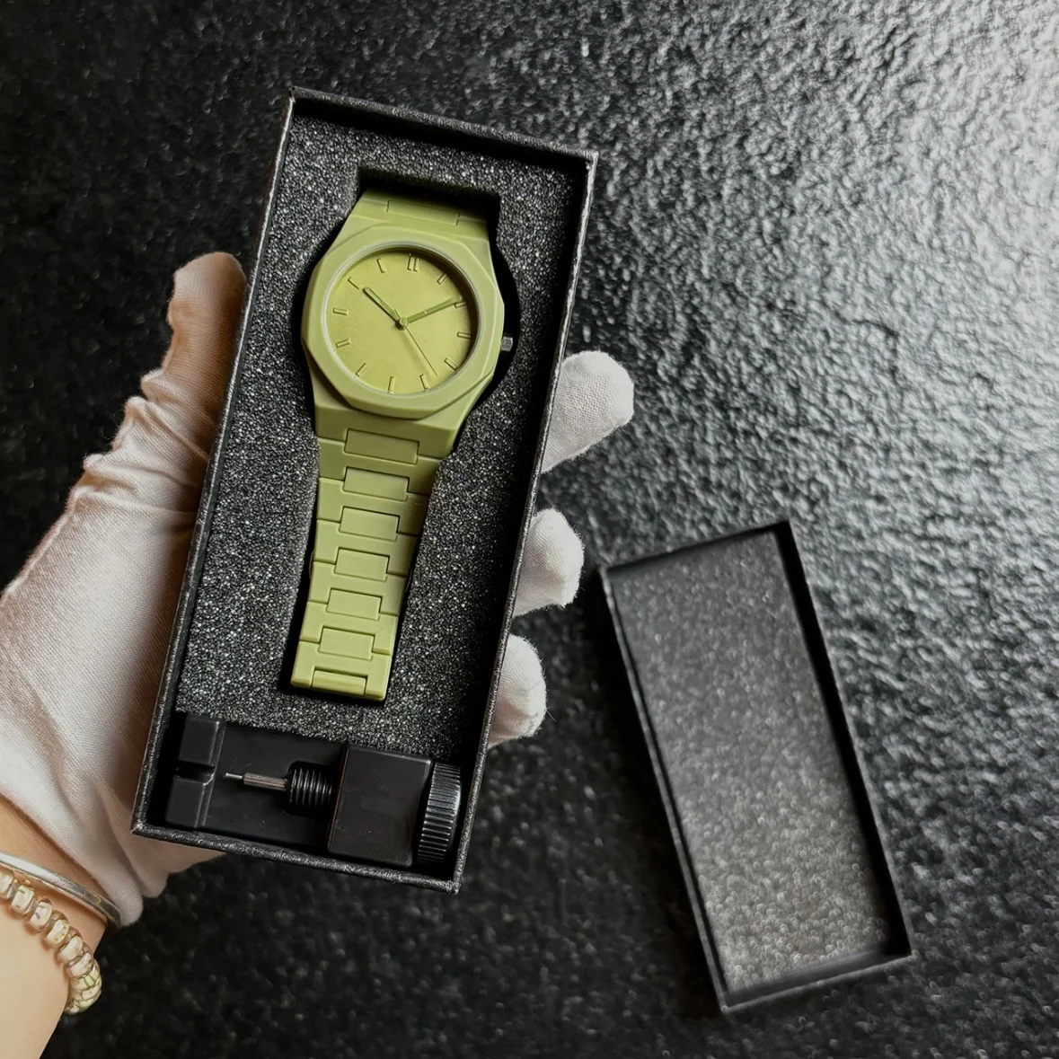 

Modern 3D Sketch Art Fashion Leisure Quartz Movement Watch Creative Design Lightweight Waterproof Watch
