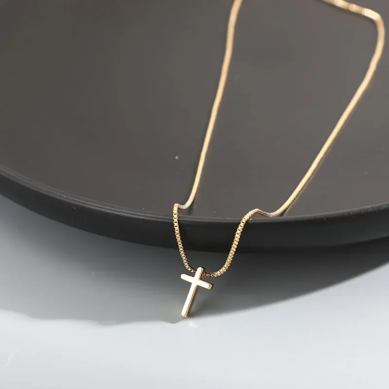 Fashionable and Minimalist Cross Pendant Necklace for Women and Men, Chain Necklace for Cool Girls, Punk Hip-hop Jewelry Gift