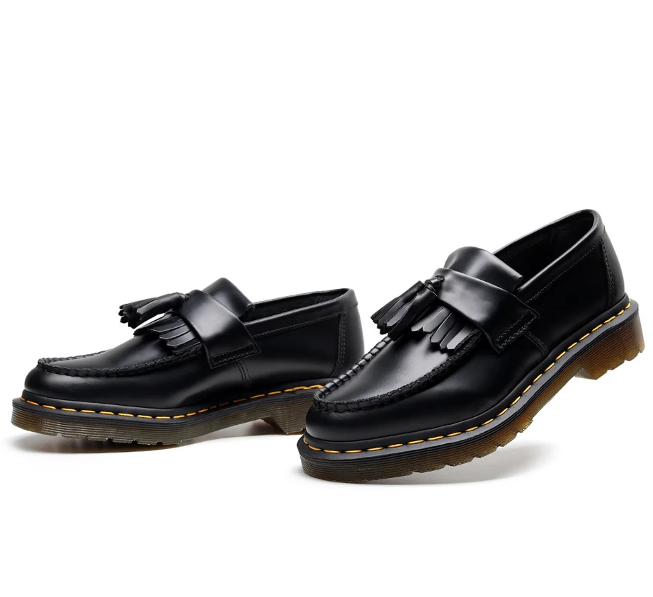 الربيع والخريف الرجال والنساء المتسكعون 2024 موضة شرابة أحذية النساء الانزلاق على الأعمال البريطانية أحذية من الجلد عادية الفاخرة 46