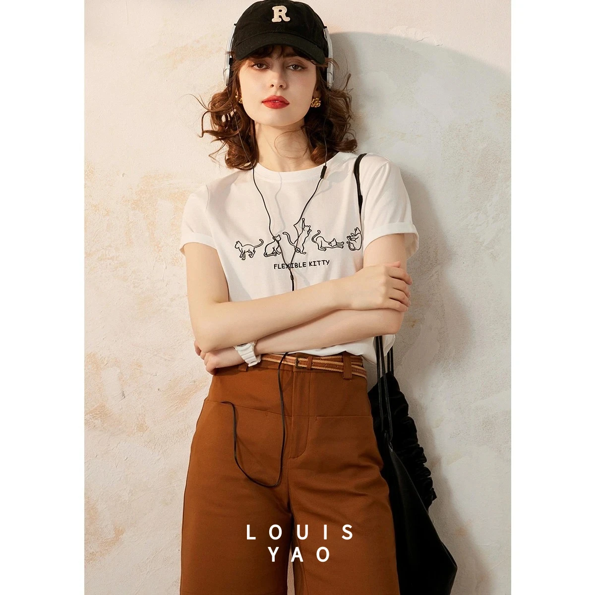 

LOUISYAO Round Neck Short Sleeve Women T-shirt 2025 Summer Embroidery Cat Apricot Red White Tee Casual Top