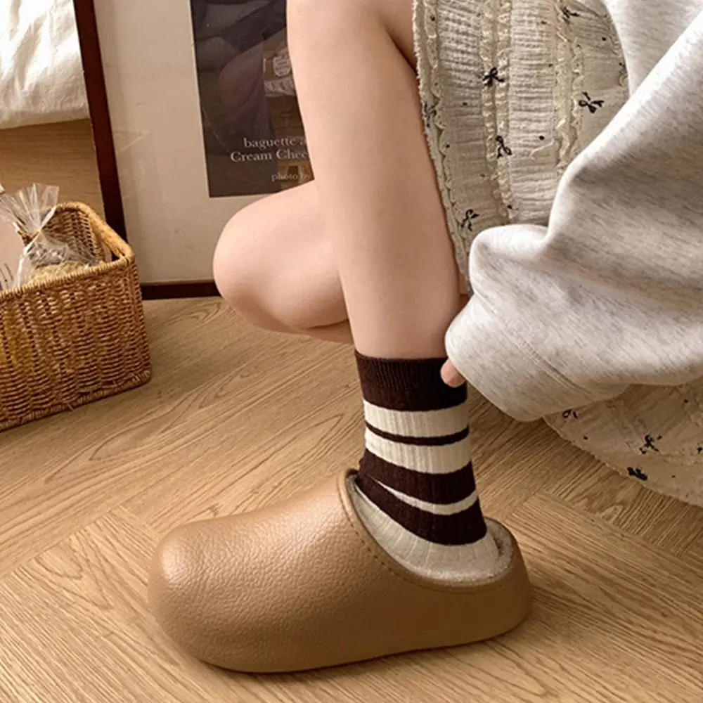 36-41 المرأة نعال قماش الدفء المضادة للانزلاق الشتاء أحذية منزلية نمط الجلود سميكة وحيد المرأة النعال المنزل الاستخدام في الهواء الطلق