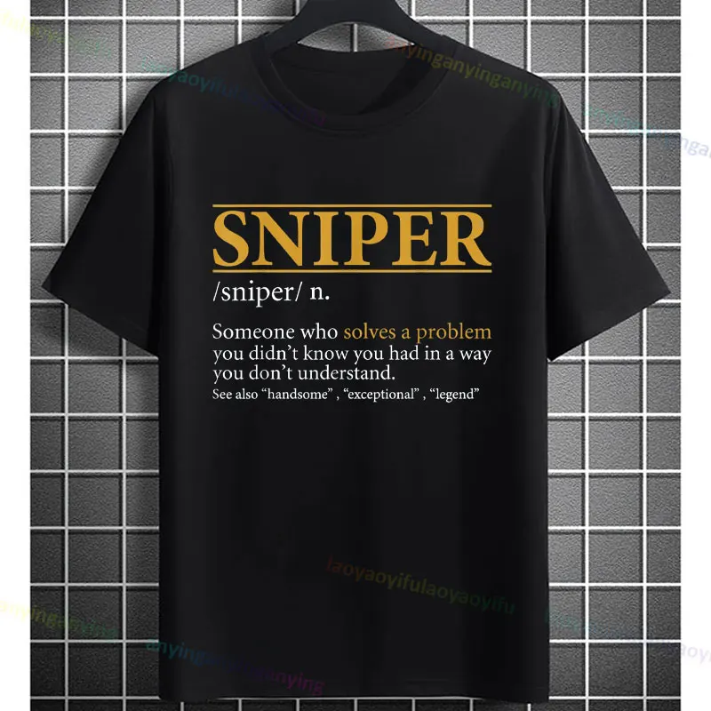 Koszulka z grafiką snajpera z napisem: "Yeah I Shoot Like a Girl", 100% bawełna, krótki rękaw, okrągły dekolt, styl streetwear, humorystyczna koszulka.