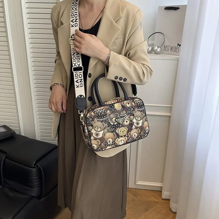 

Slouchy Style Cartoon Bear Tote - Women's Trendy Large Capacity Versatile Commute Shoulder Armpit Bag