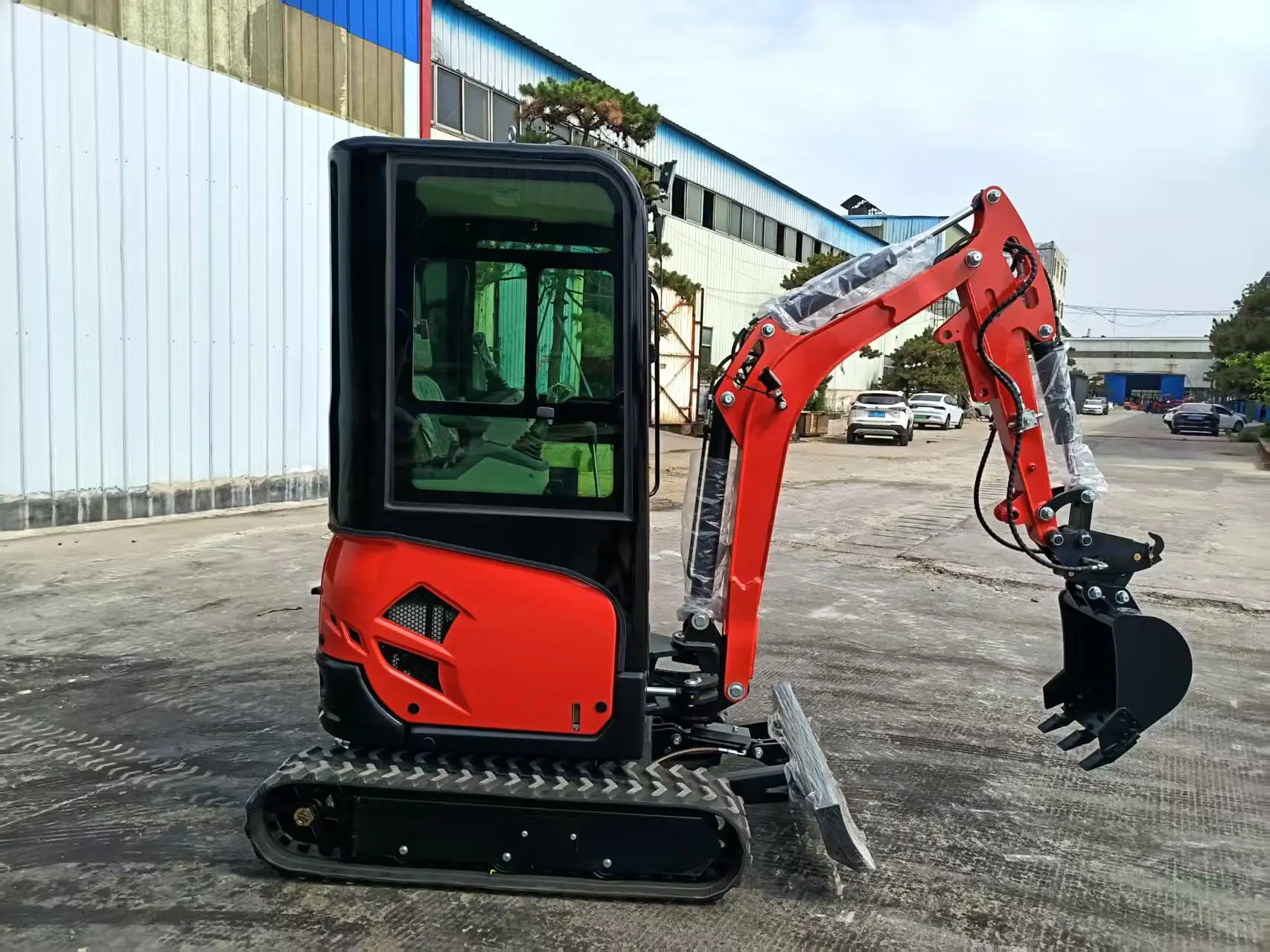 China 2 ton 1.8 Mini Excavator Free Shipping Customized Multi-function Kubota Engine Digger Small Crawler Farm Excavators Home