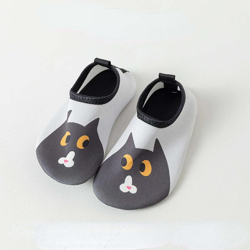 Chaussures de plage pour enfants garçons et filles, chaussures de natation pieds nus en plein air, chaussettes de sol de dessin animé mignon, chaussures non ald à séchage rapide pour enfants