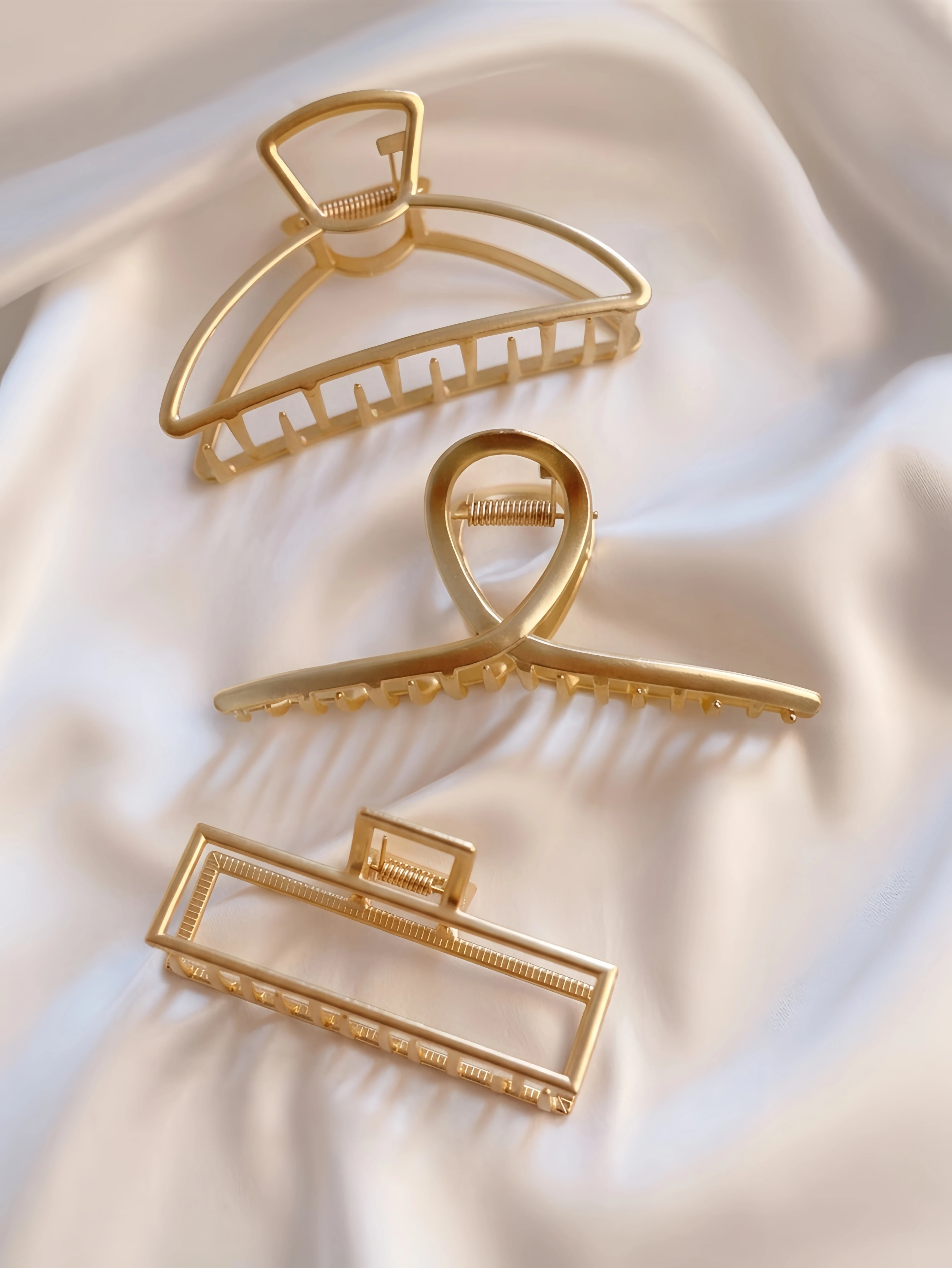 Women Accessories Online - 여성용 골드 메탈 헤어 클립 –